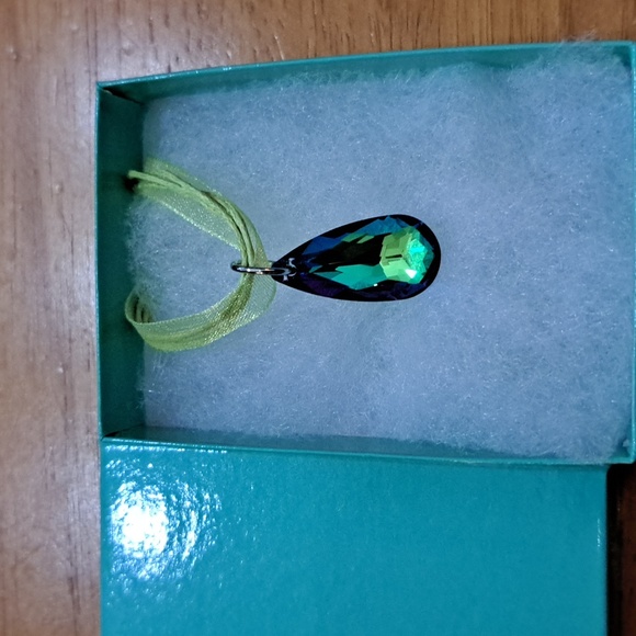 Tropical Garden Crystal Marquise Necklace - Picture 4 of 6